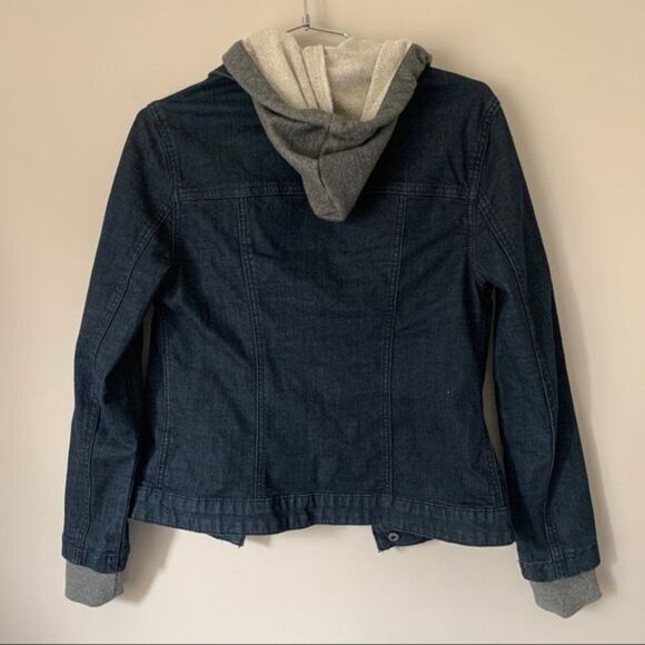 Guess Jean Jacket Size Small - Picture 5 of 7